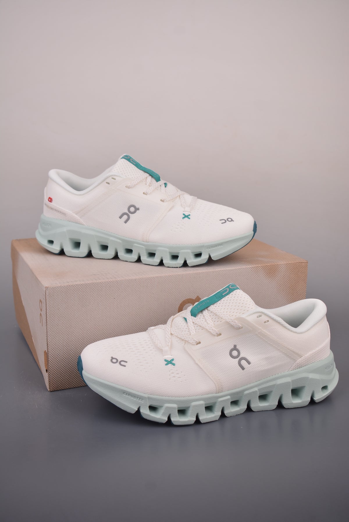 On Cloud X 5 "Ivory / Surf"